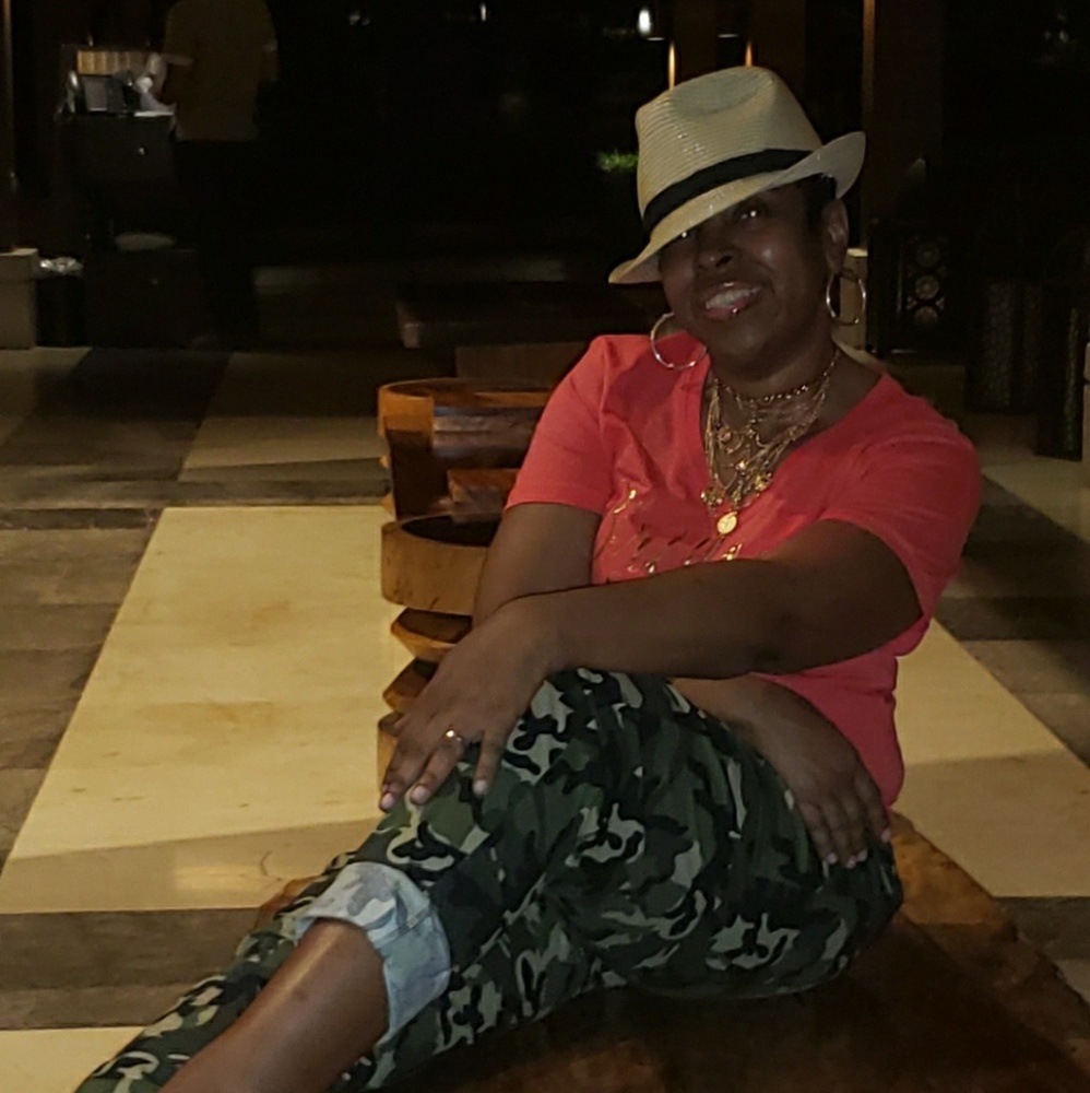 Meet your Posher, Troy